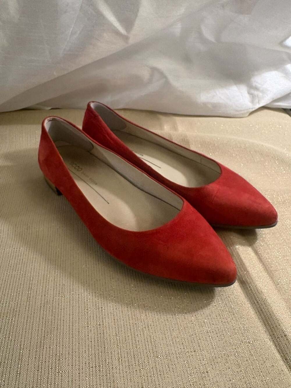 Ecco Esatto Flat Red Suede Pointed Toe Ballet Flats - Picture 1 of 10